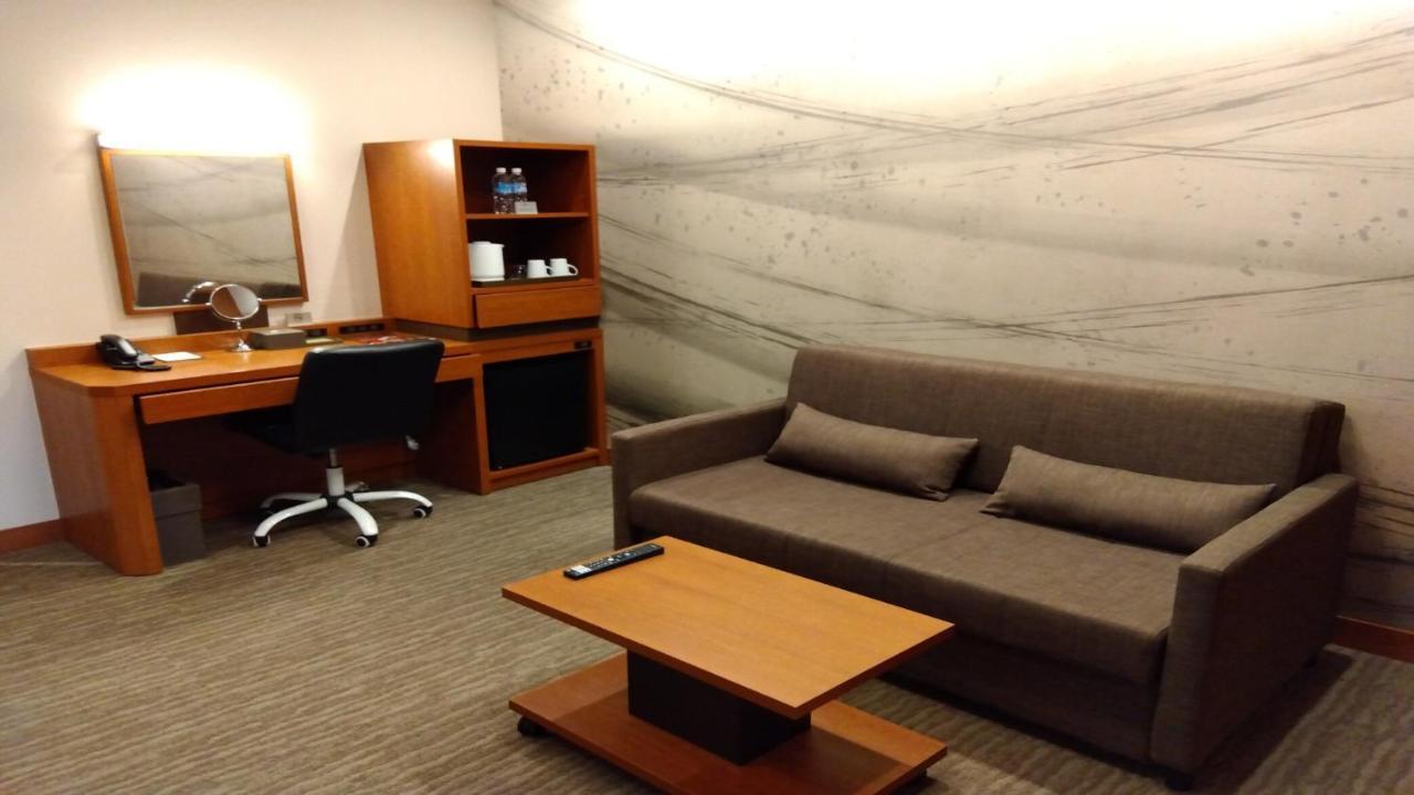 איזומי-סנו Odysis Suites Osaka Airport Hotel מראה חיצוני תמונה