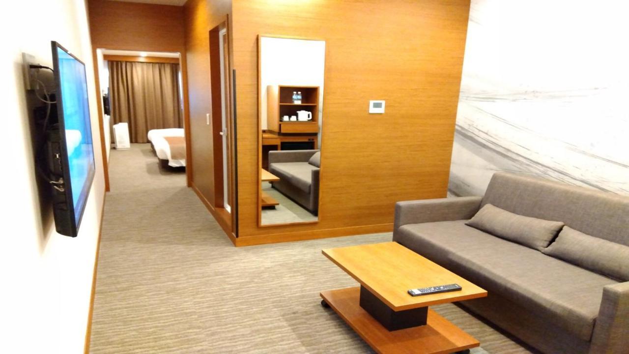 איזומי-סנו Odysis Suites Osaka Airport Hotel מראה חיצוני תמונה